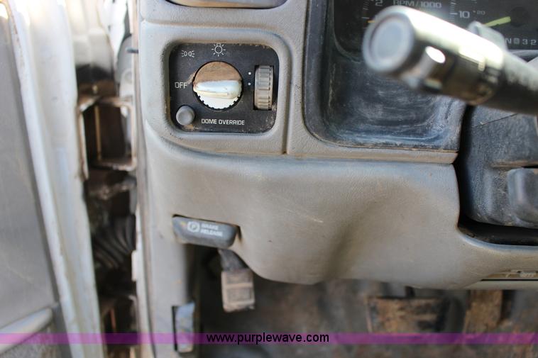 image for item L6581 1998 Chevrolet Cheyenne 2500 flatbed truck