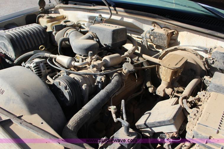 image for item L6581 1998 Chevrolet Cheyenne 2500 flatbed truck