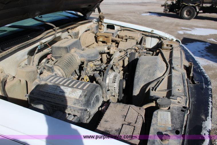 image for item L6581 1998 Chevrolet Cheyenne 2500 flatbed truck