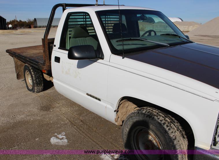 image for item L6581 1998 Chevrolet Cheyenne 2500 flatbed truck