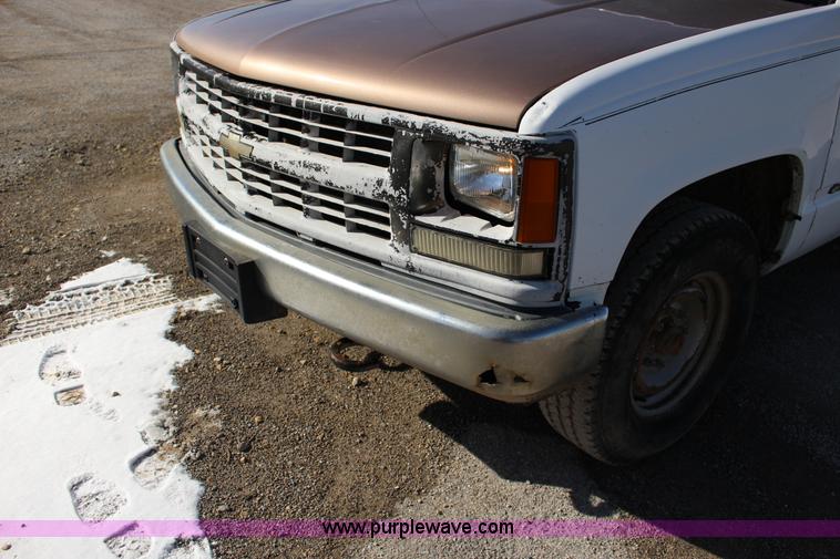image for item L6581 1998 Chevrolet Cheyenne 2500 flatbed truck