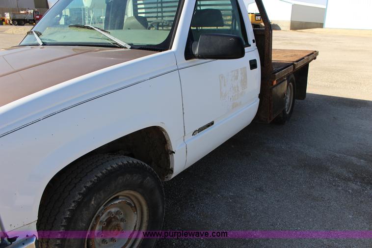 image for item L6581 1998 Chevrolet Cheyenne 2500 flatbed truck