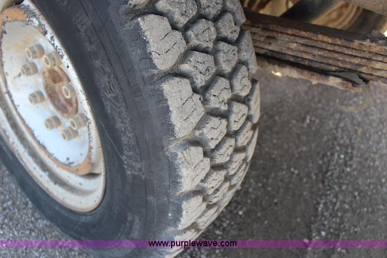 image for item L6581 1998 Chevrolet Cheyenne 2500 flatbed truck