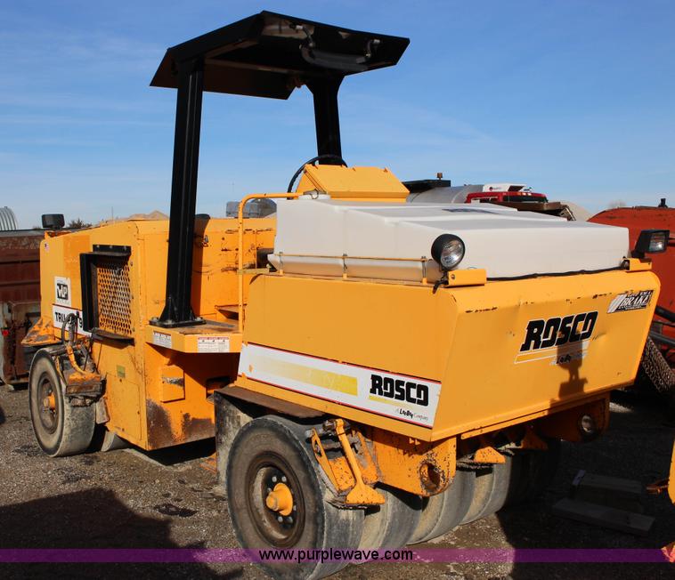 image for item L6582 Rosco TRU-PAC 915 pneumatic roller