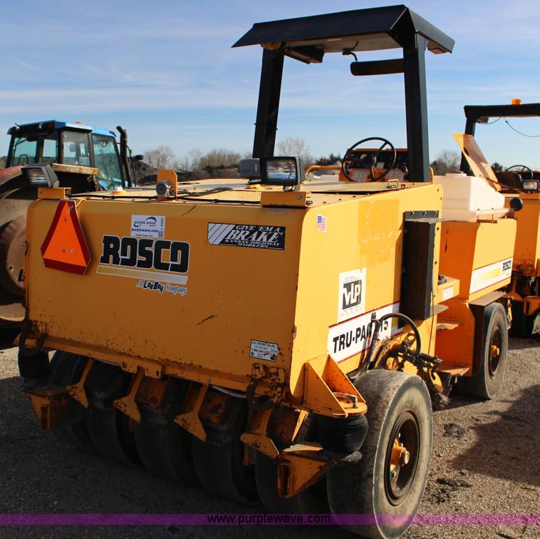 image for item L6582 Rosco TRU-PAC 915 pneumatic roller