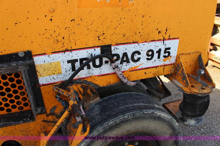 image for item L6582 Rosco TRU-PAC 915 pneumatic roller