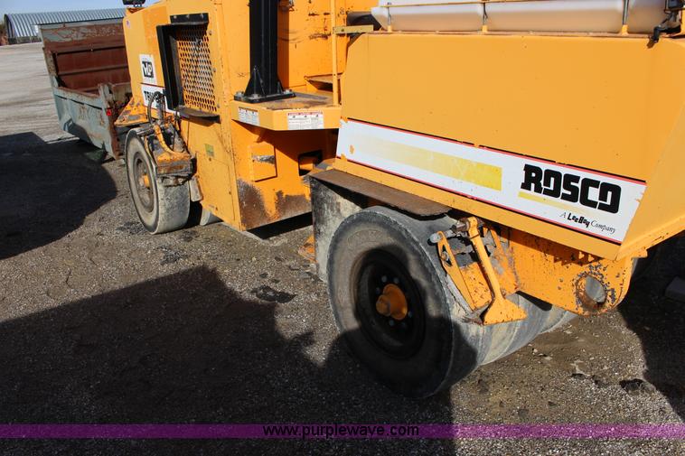 image for item L6582 Rosco TRU-PAC 915 pneumatic roller