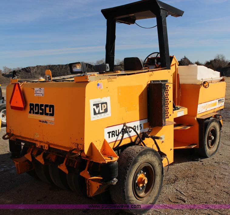 image for item L6583 Rosco TRU-PAC 915 pneumatic roller