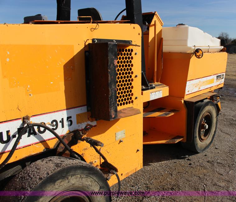 image for item L6583 Rosco TRU-PAC 915 pneumatic roller