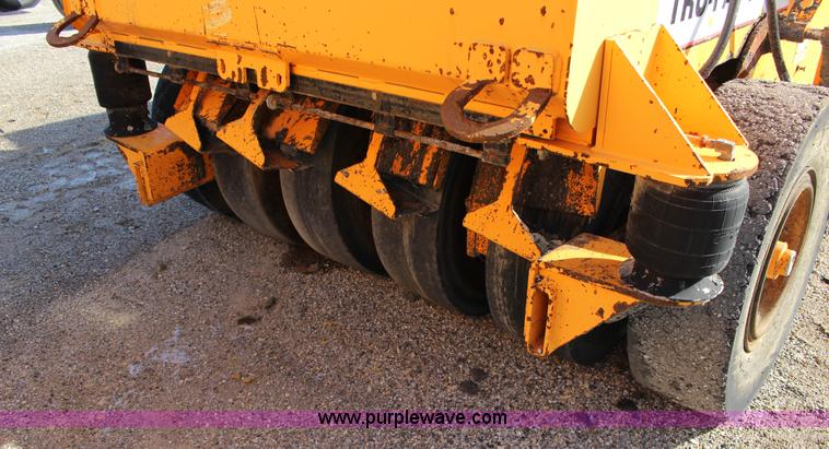 image for item L6583 Rosco TRU-PAC 915 pneumatic roller