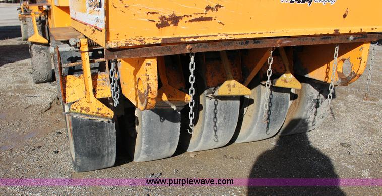 image for item L6583 Rosco TRU-PAC 915 pneumatic roller