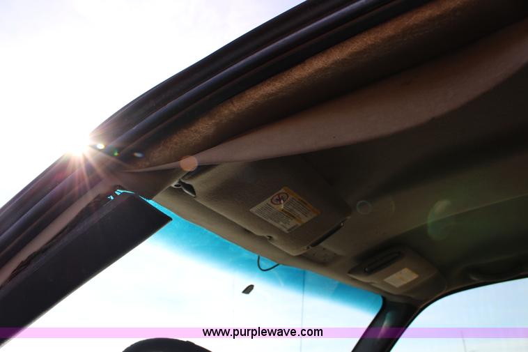 image for item L6590 2002 Chevrolet Silverado 2500 flatbed truck