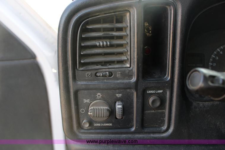 image for item L6590 2002 Chevrolet Silverado 2500 flatbed truck