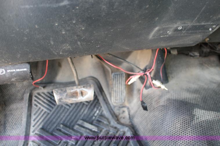 image for item L6590 2002 Chevrolet Silverado 2500 flatbed truck