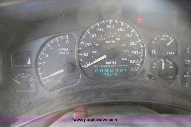 image for item L6590 2002 Chevrolet Silverado 2500 flatbed truck