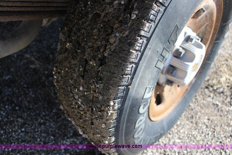 image for item L6590 2002 Chevrolet Silverado 2500 flatbed truck