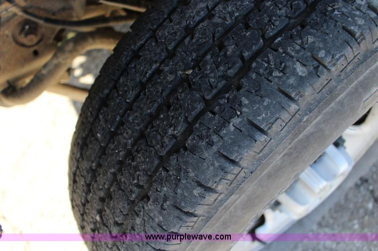 image for item L6590 2002 Chevrolet Silverado 2500 flatbed truck