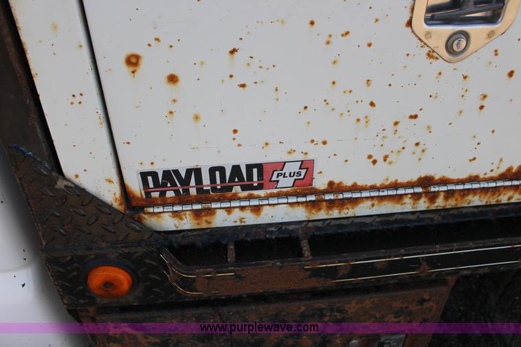 image for item L6590 2002 Chevrolet Silverado 2500 flatbed truck