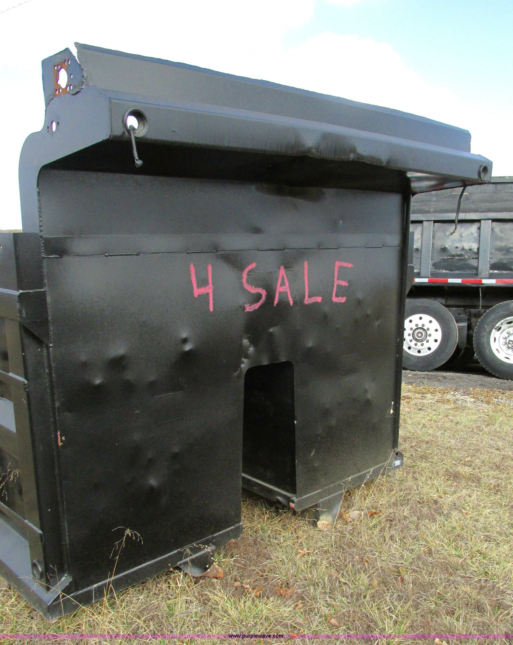 OX Body dump bed in Potosi, MO Item H7604 sold Purple Wave