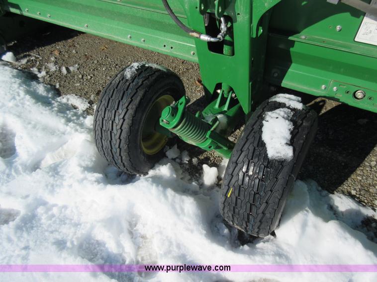 image for item AW9093 2010 John Deere 635D draper head