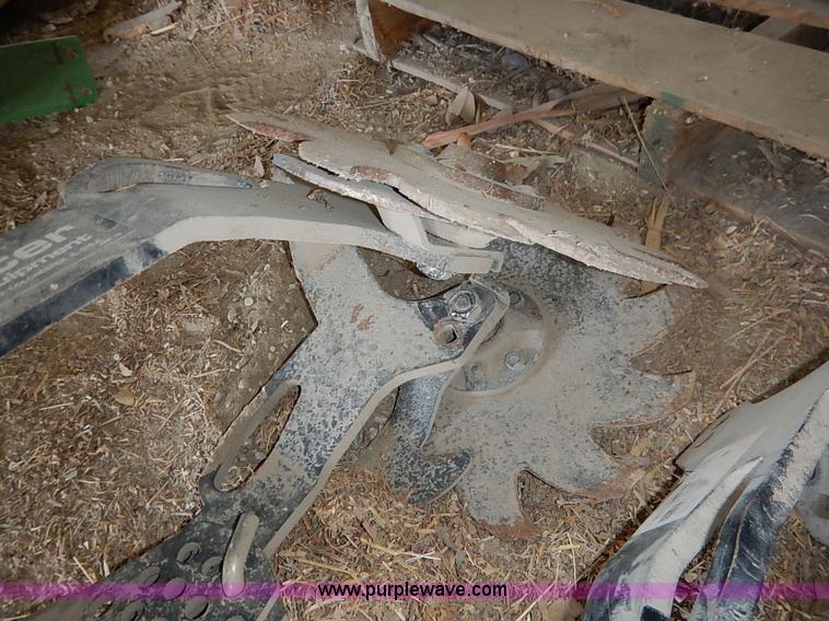 image for item BC9754 (2) Yetter shark teeth