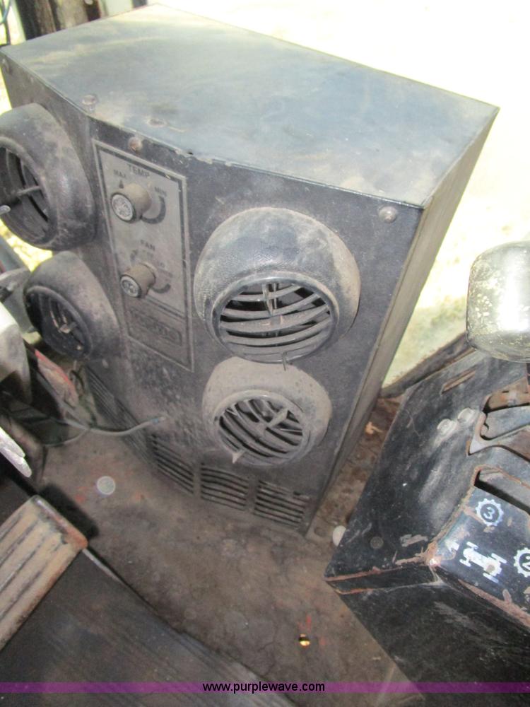 image for item D2259 1977 Case 1570 tractor