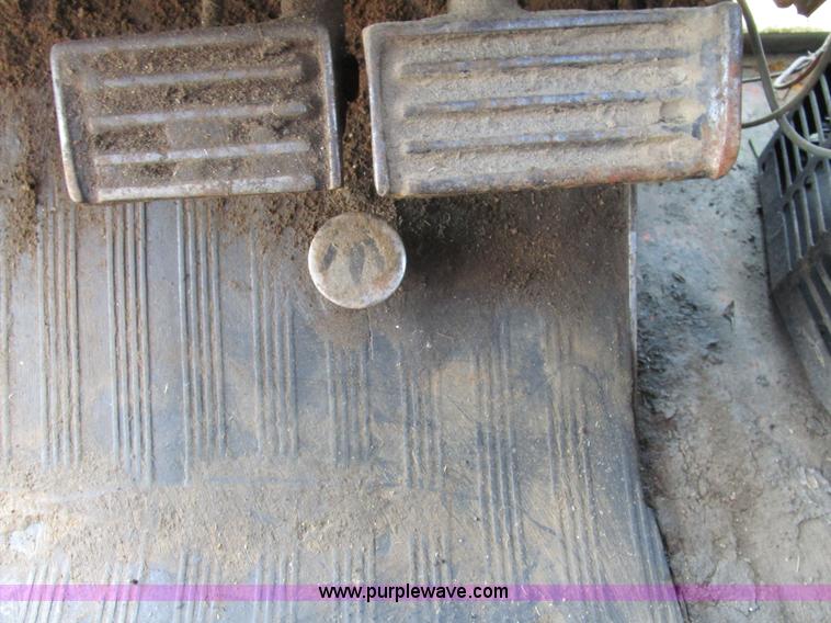 image for item D2259 1977 Case 1570 tractor