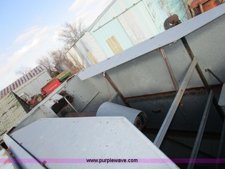 image for item D2261 1977 Gleaner M2 RWA Corn-Soybean Special combine