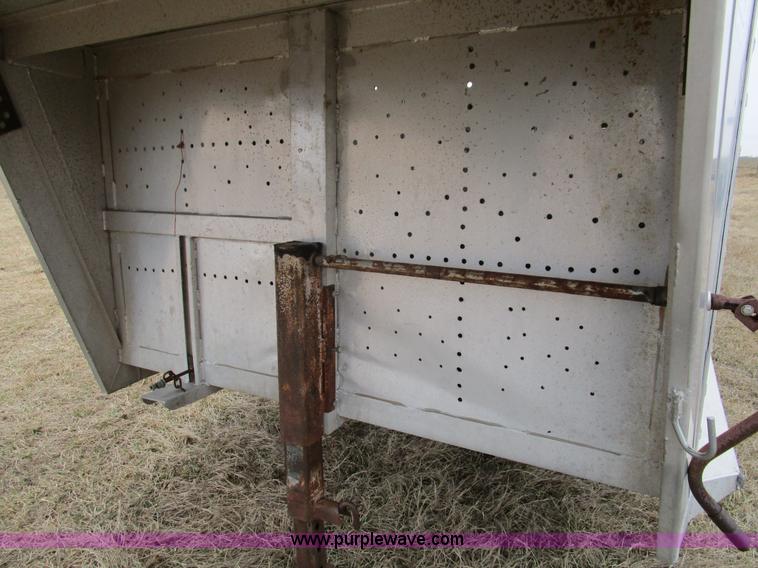 image for item D2287 2000 Bloomer livestock trailer