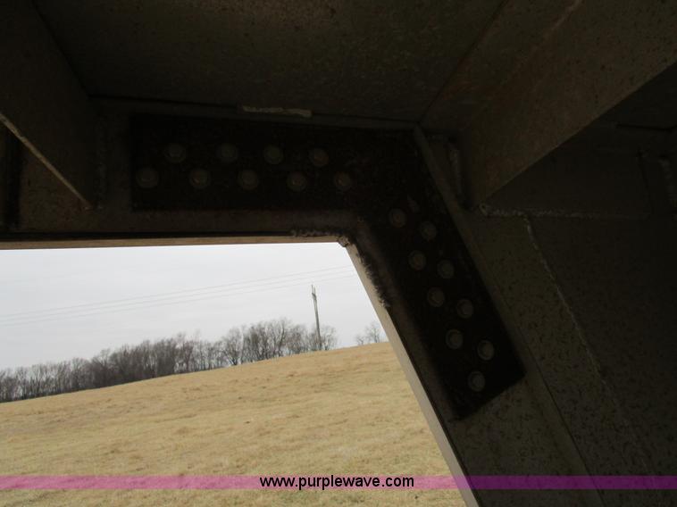 image for item D2287 2000 Bloomer livestock trailer