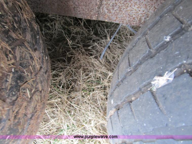 image for item D2287 2000 Bloomer livestock trailer