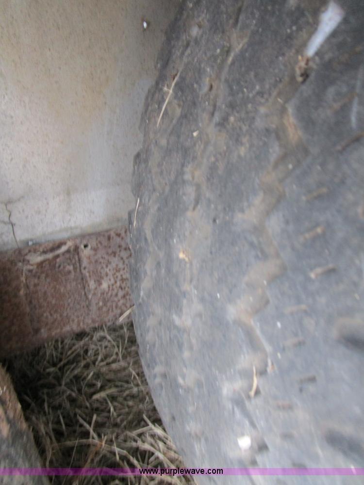 image for item D2287 2000 Bloomer livestock trailer