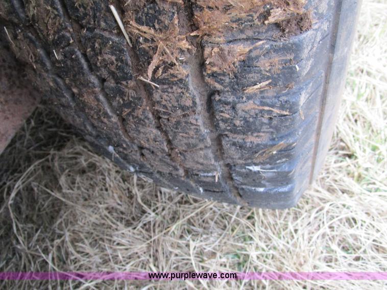 image for item D2287 2000 Bloomer livestock trailer