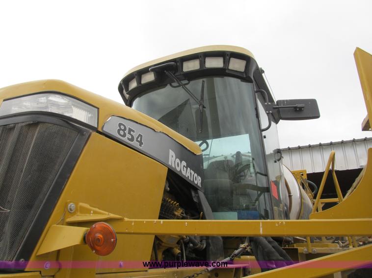 image for item F8900 2002 Ag-Chem RoGator 854 self-propelled sprayer