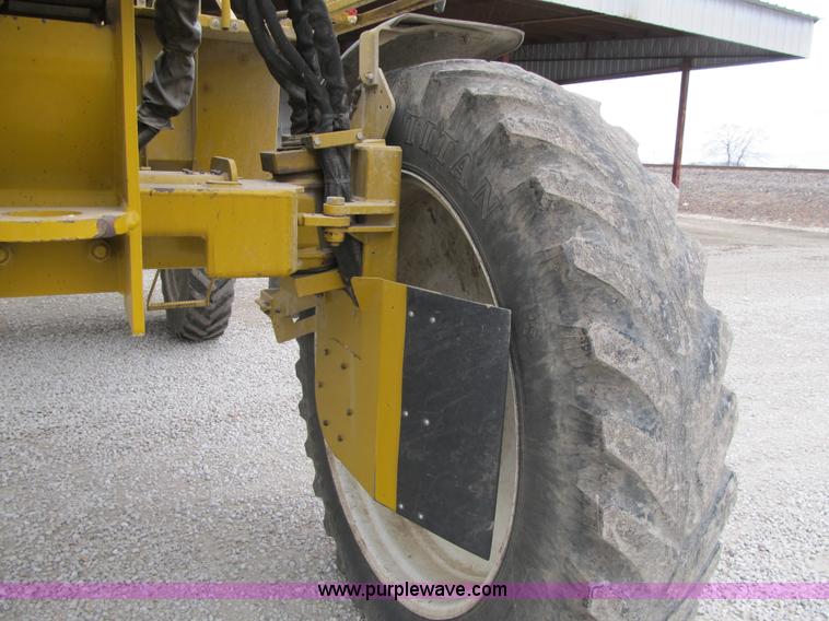 image for item F8900 2002 Ag-Chem RoGator 854 self-propelled sprayer