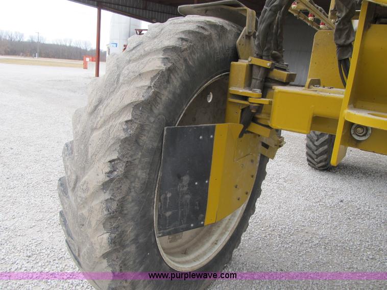 image for item F8900 2002 Ag-Chem RoGator 854 self-propelled sprayer