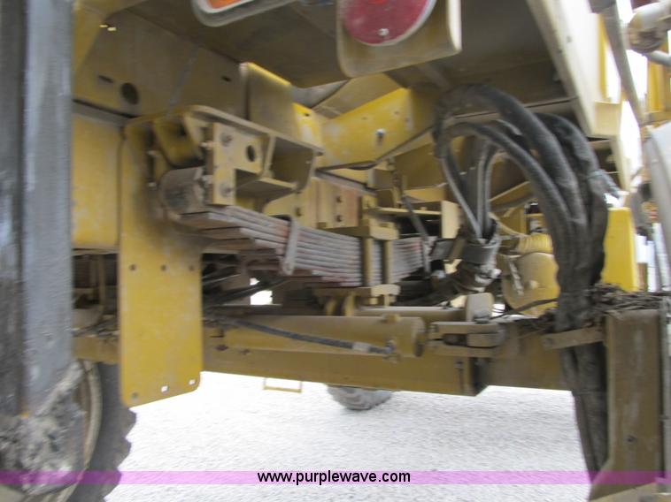 image for item F8900 2002 Ag-Chem RoGator 854 self-propelled sprayer