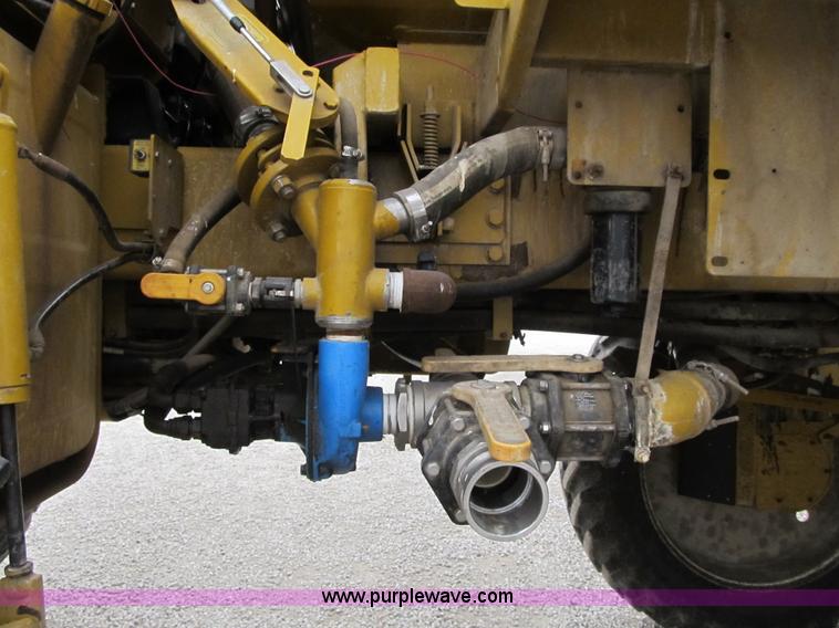 image for item F8900 2002 Ag-Chem RoGator 854 self-propelled sprayer