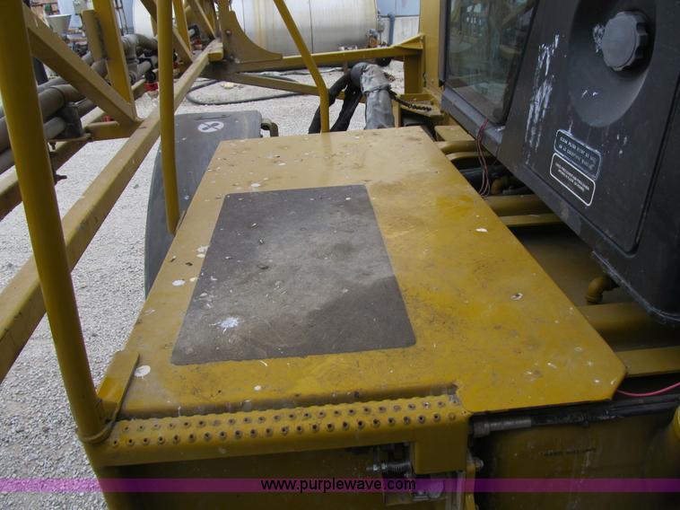 image for item F8900 2002 Ag-Chem RoGator 854 self-propelled sprayer