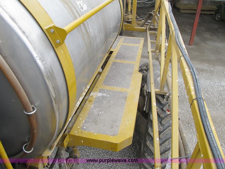 image for item F8900 2002 Ag-Chem RoGator 854 self-propelled sprayer