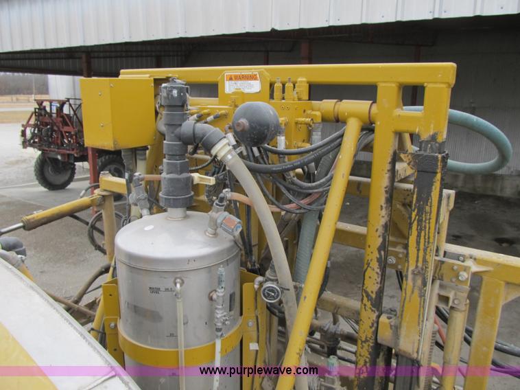 image for item F8900 2002 Ag-Chem RoGator 854 self-propelled sprayer