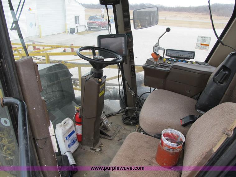 image for item F8900 2002 Ag-Chem RoGator 854 self-propelled sprayer