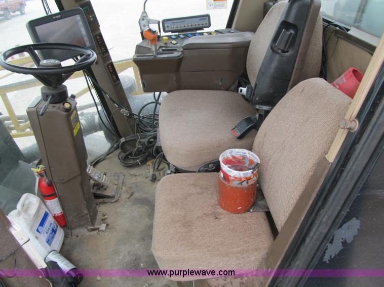 image for item F8900 2002 Ag-Chem RoGator 854 self-propelled sprayer