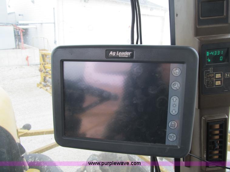 image for item F8900 2002 Ag-Chem RoGator 854 self-propelled sprayer