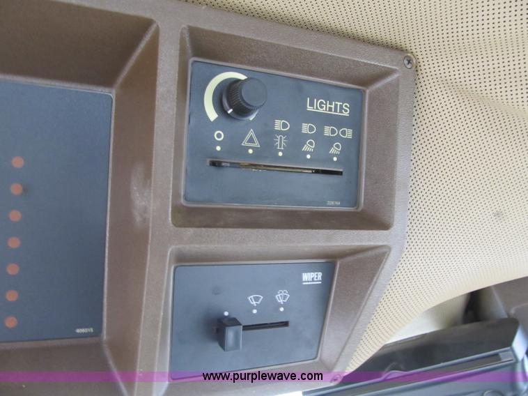 image for item F8900 2002 Ag-Chem RoGator 854 self-propelled sprayer