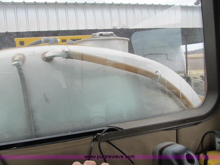 image for item F8900 2002 Ag-Chem RoGator 854 self-propelled sprayer