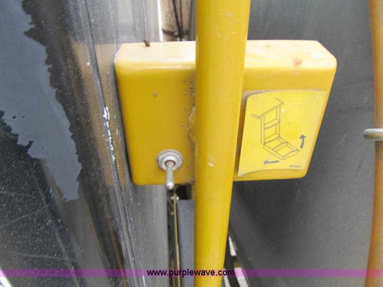 image for item F8900 2002 Ag-Chem RoGator 854 self-propelled sprayer