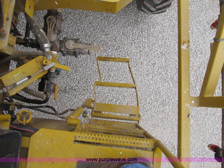 image for item F8900 2002 Ag-Chem RoGator 854 self-propelled sprayer