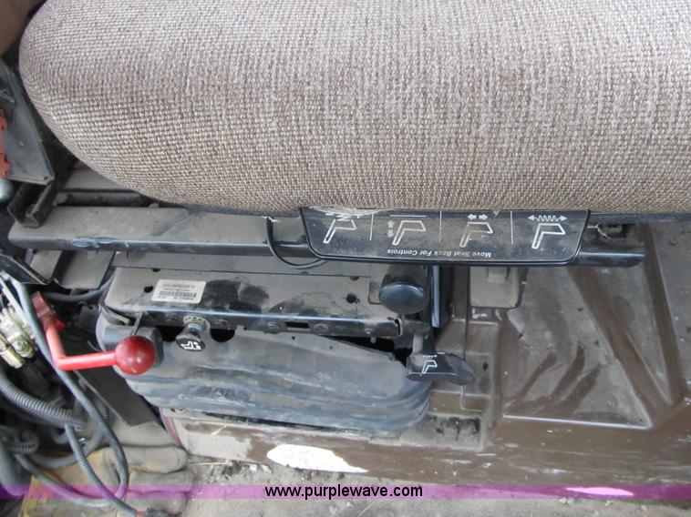 image for item F8900 2002 Ag-Chem RoGator 854 self-propelled sprayer