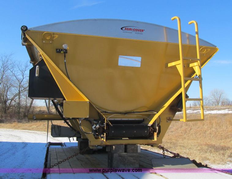 image for item F8931 New Leader L3020 spreader bed